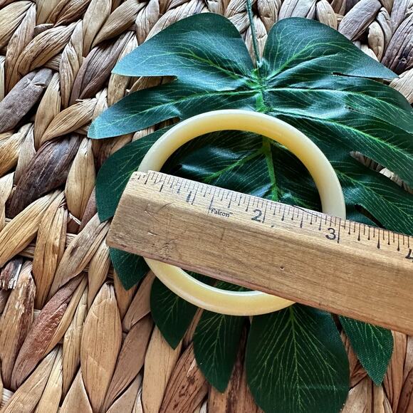 BOGO FREE VINTAGE BEIGE BANGLE BRACELET - Picture 5 of 6